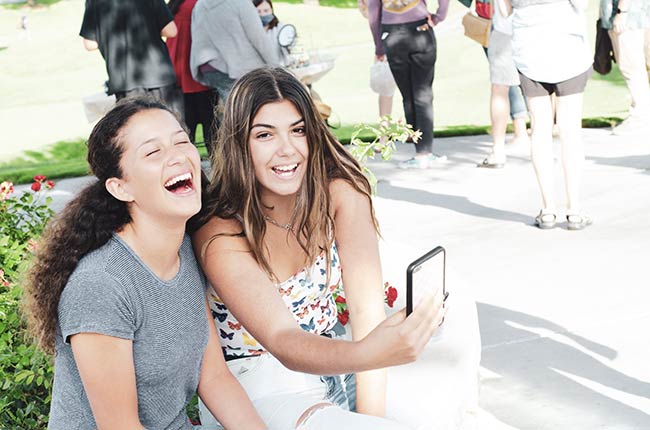 arrowood-golf-course-community-fair-selfies